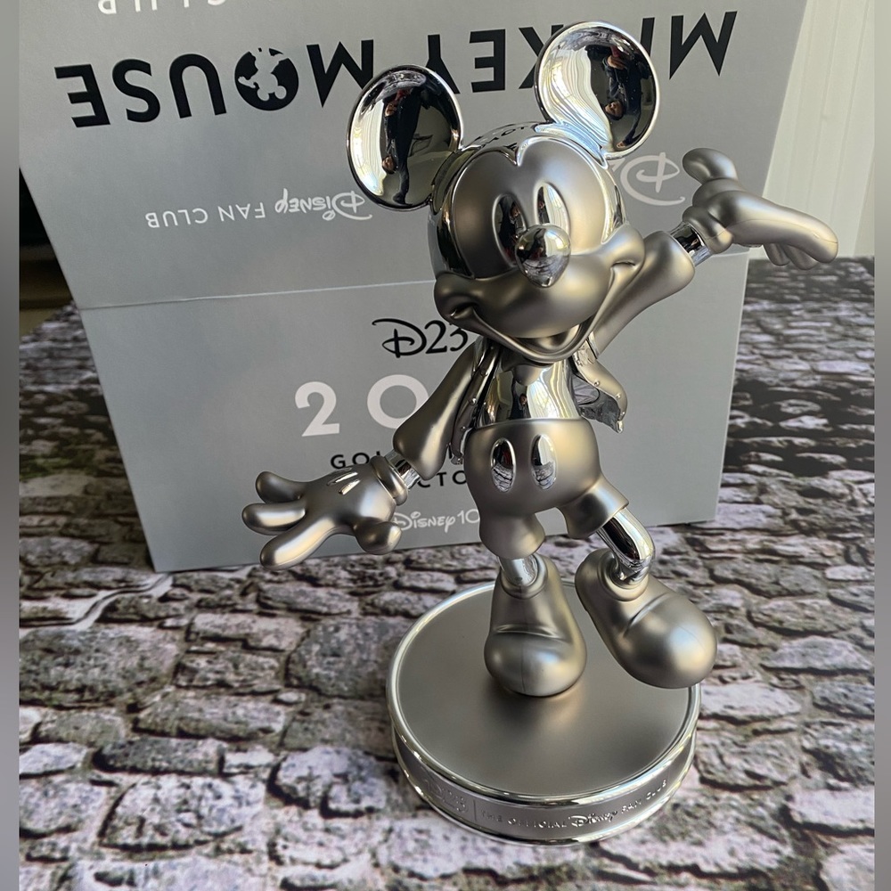 COPY - D23 Disney Fan Club Mickey Mouse Statue